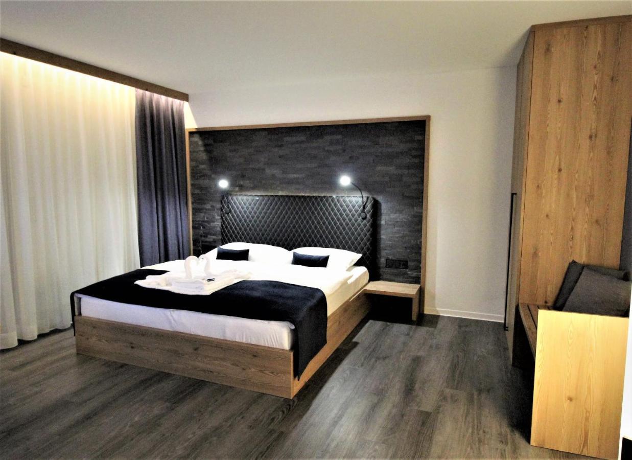 Art & Galerie Hotel Lenz Plauer See Fuenfseen Exterior photo